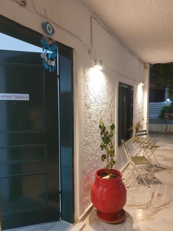 Η είσοδος — πραγματική φωτογραφία